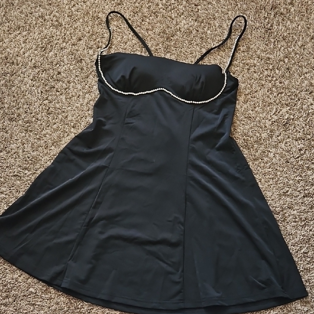 WinWin Elegant Black Dress With Rhinestone Detail.